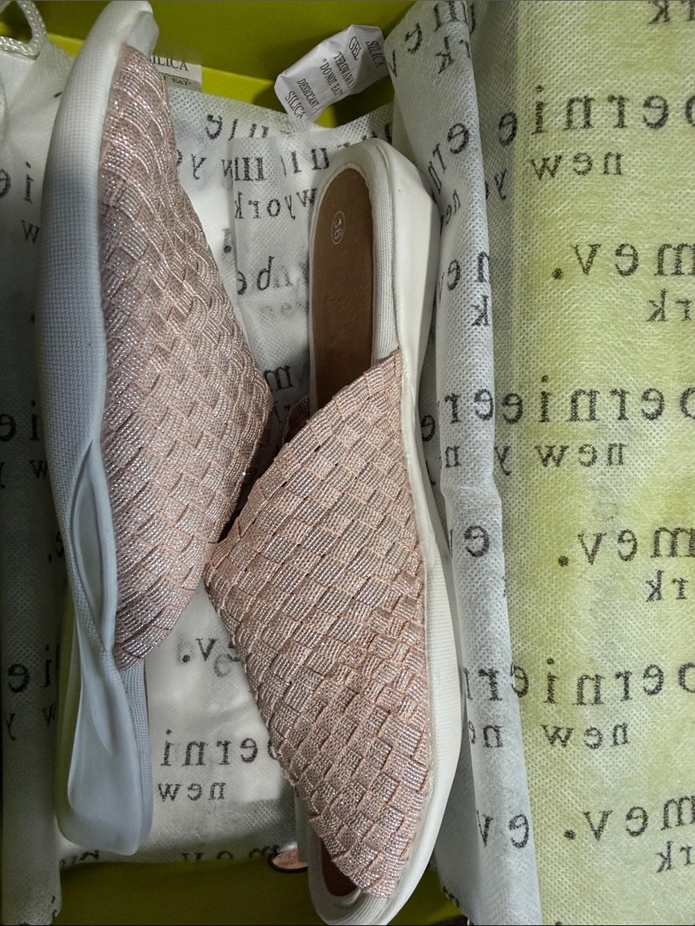 bernie mev. Woven Slip-On Mules in Blush Pink with White Sole new blush eu36